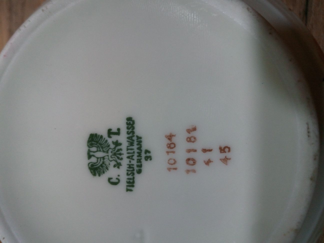Porcelana poniemiecka sygnowana. Wałbrzych 1937.