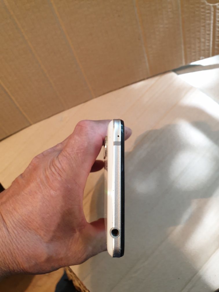 Продам фаблет Sharp AQUOS R5G