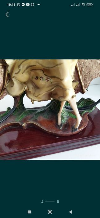 Estatueta senhora na bicicleta