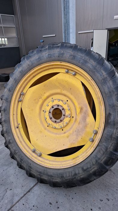 Felgi z oponami wąskie koła 12.4R28. 12.4R46 John Deere