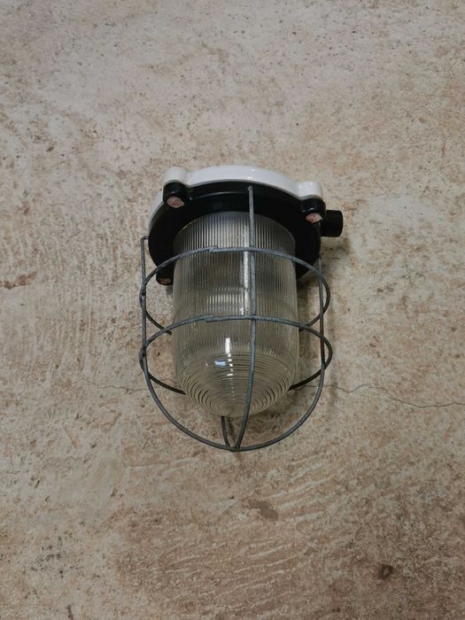 Lampa przemysłowa z kloszem LOFT czasy PRL