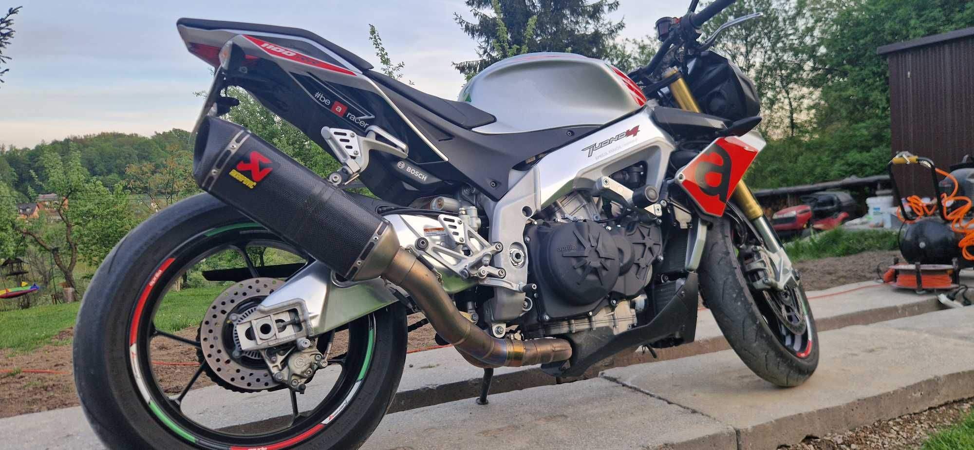 Aprilia Tuono V4 1100