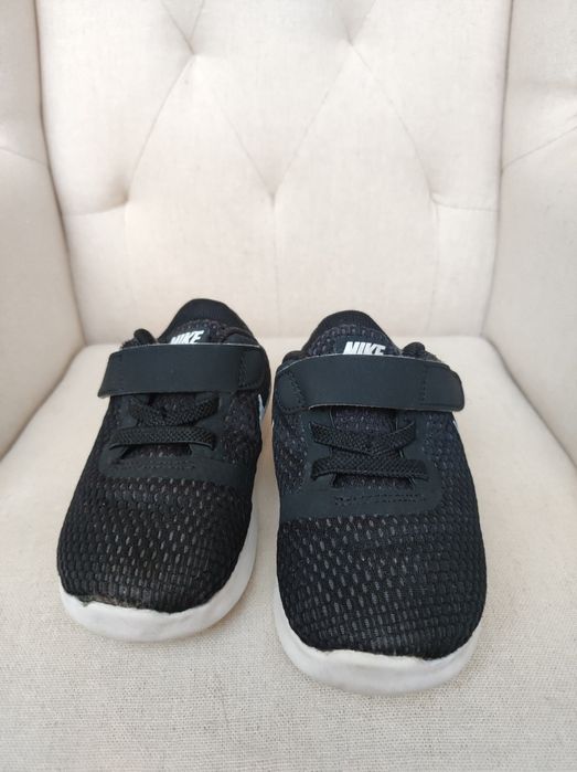 Tenis Nike revolution T22