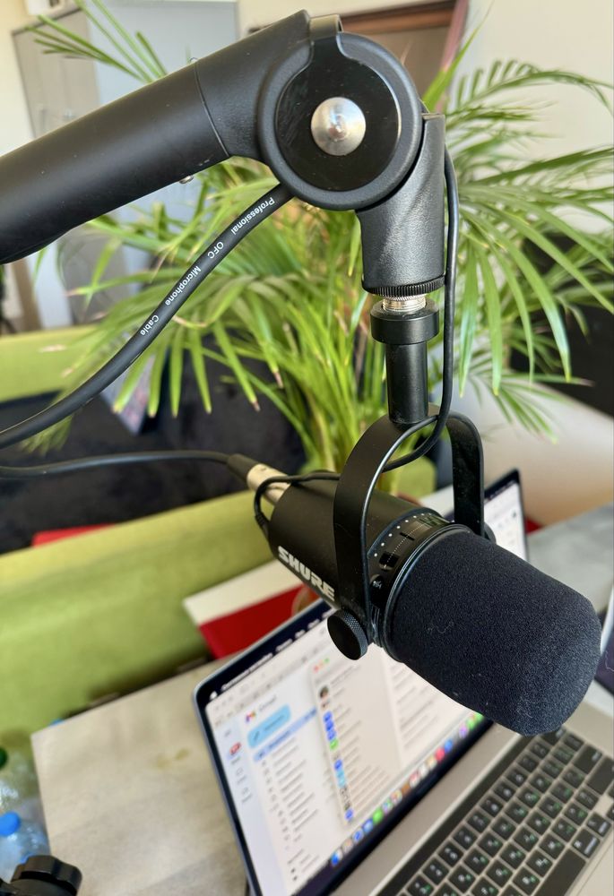 Shure MV7K podcast KIT- Mikrofon dynamiczny do podcastów  + statyw