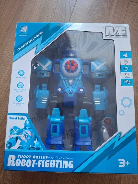 Робот стреляет танцует ходит звук свет