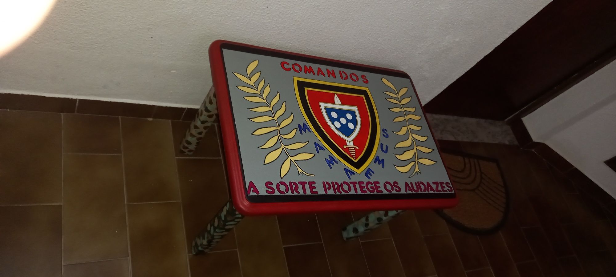 Mesa Comandos de madeira maciça