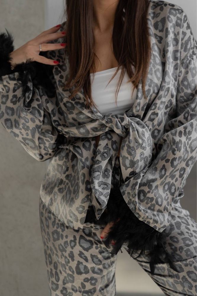 Жіночий костюм двійка Лео Кристал сорочка + штани зі знімним пірʼям