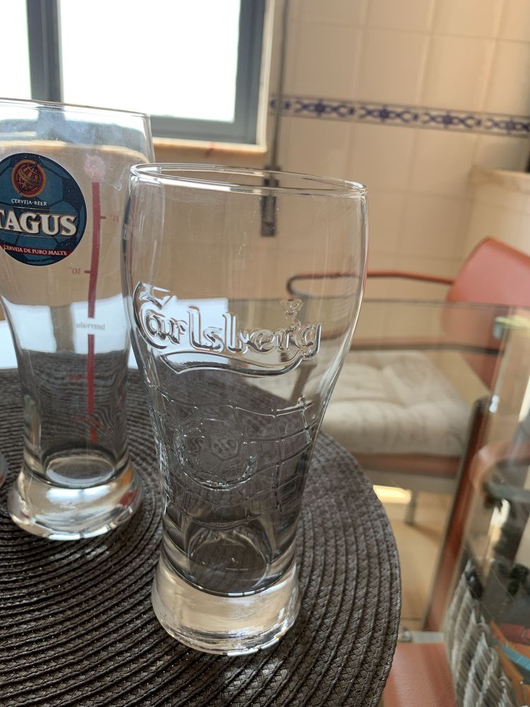 4 Copos  altas para cerveja ou bebidas com suporte
