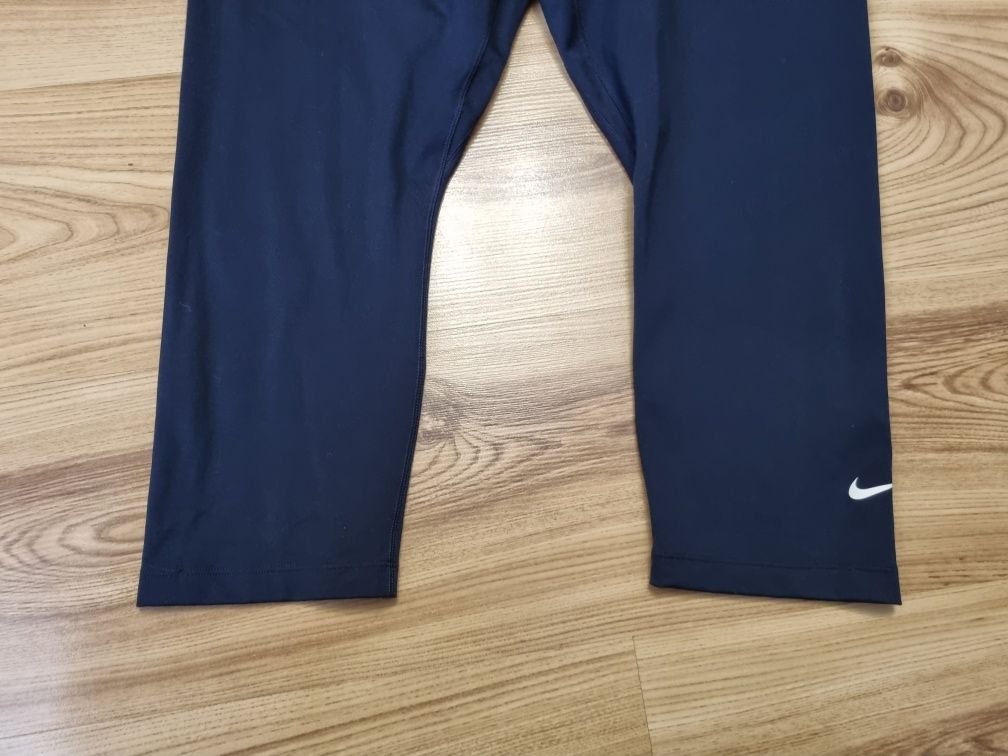 Legginsy rybaczki Nike L 40