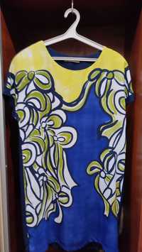 Сукня жіноча, яскрава, з легкої приємної тканини, є підкладка,розмір М