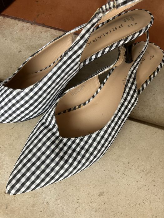 Sapatos  abertos preto e branco