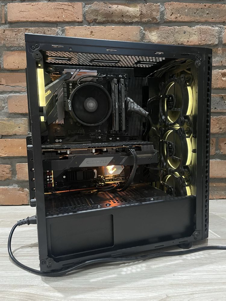Komputer gamingowy (RGB)Ryzen 5 3600/RX 5600 XT/16GM RAM/ 1 TB