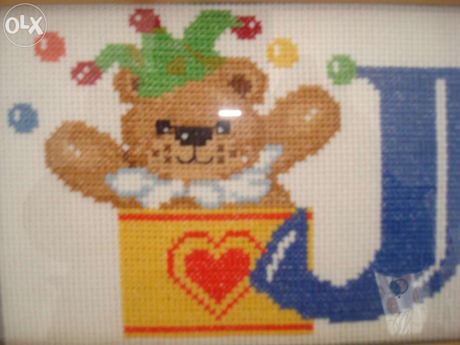 Moldura com bordado letra J