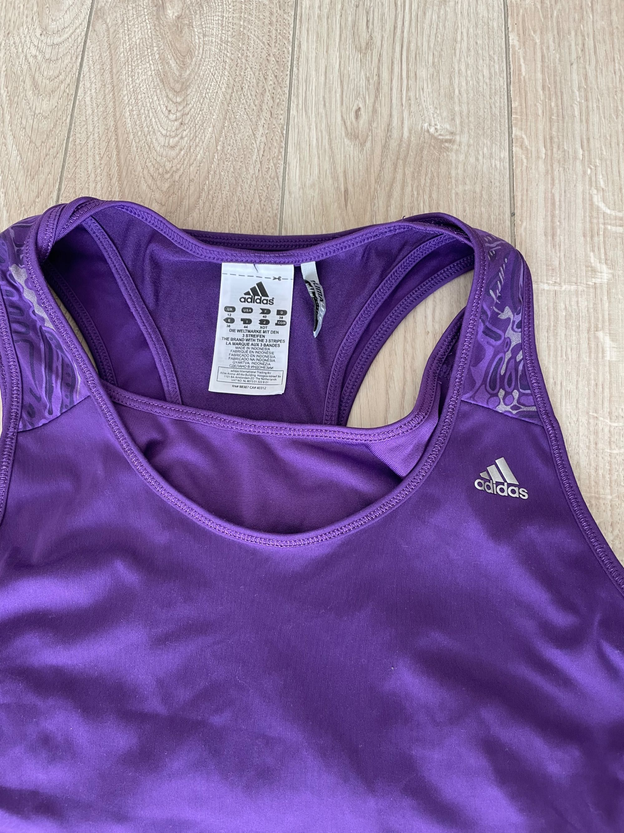 Жіноча майка Adidas розмір 38, S-M