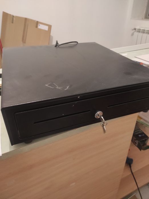 Caixa para guardar notas e moedas como nova