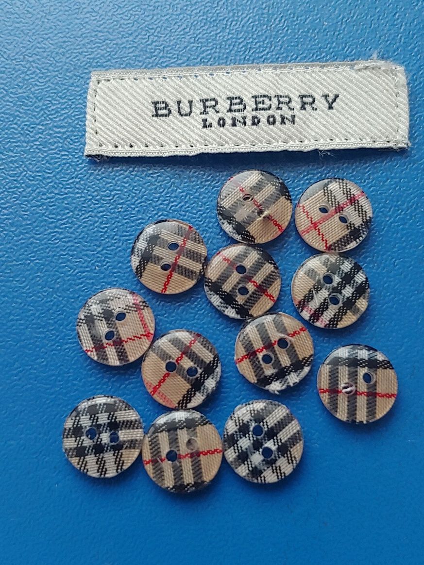 Пуговицы Burberry