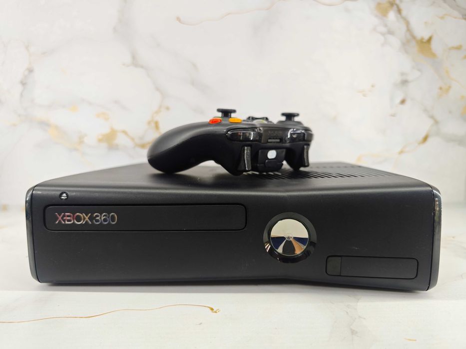 Konsola Xbox 360 S Slim 4 GB + oryginalny pad