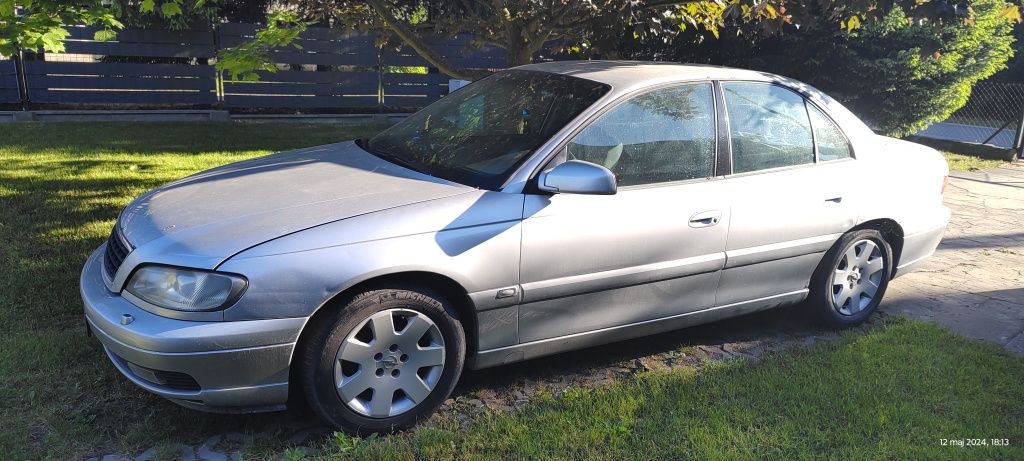 Opel Omega 2.2 benzyna z hakiem