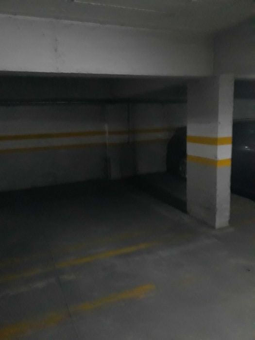 Lugar de estacionamento em prédio no centro de Torres Vedras