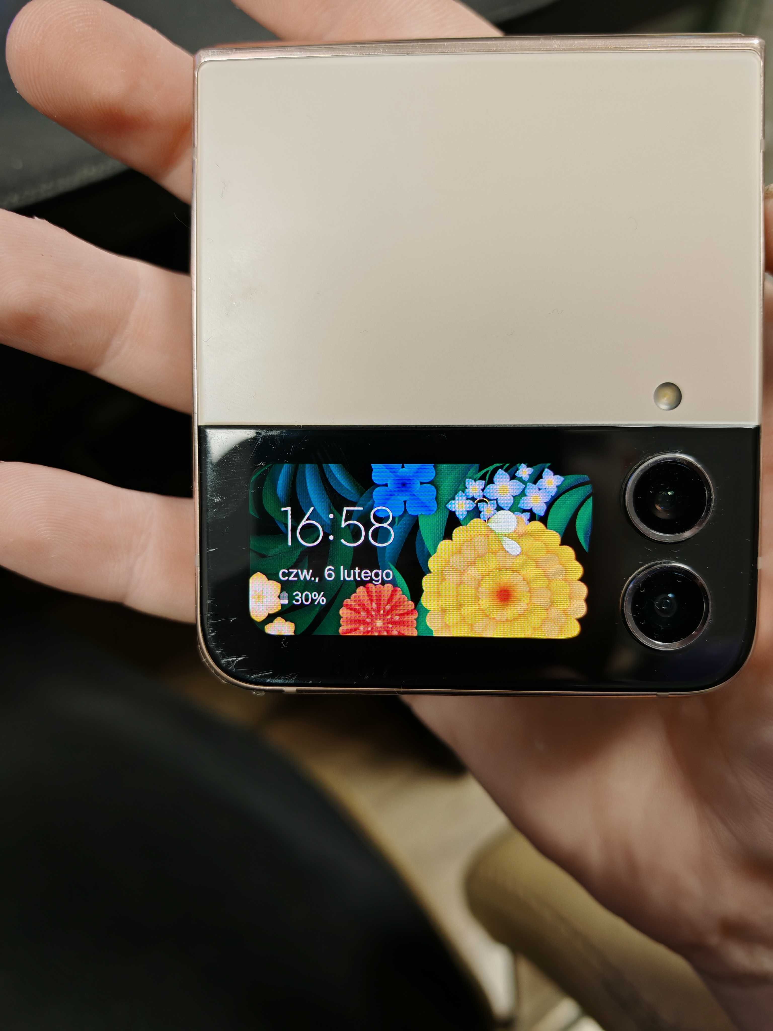 Samsung Galaxy Z Flip 4