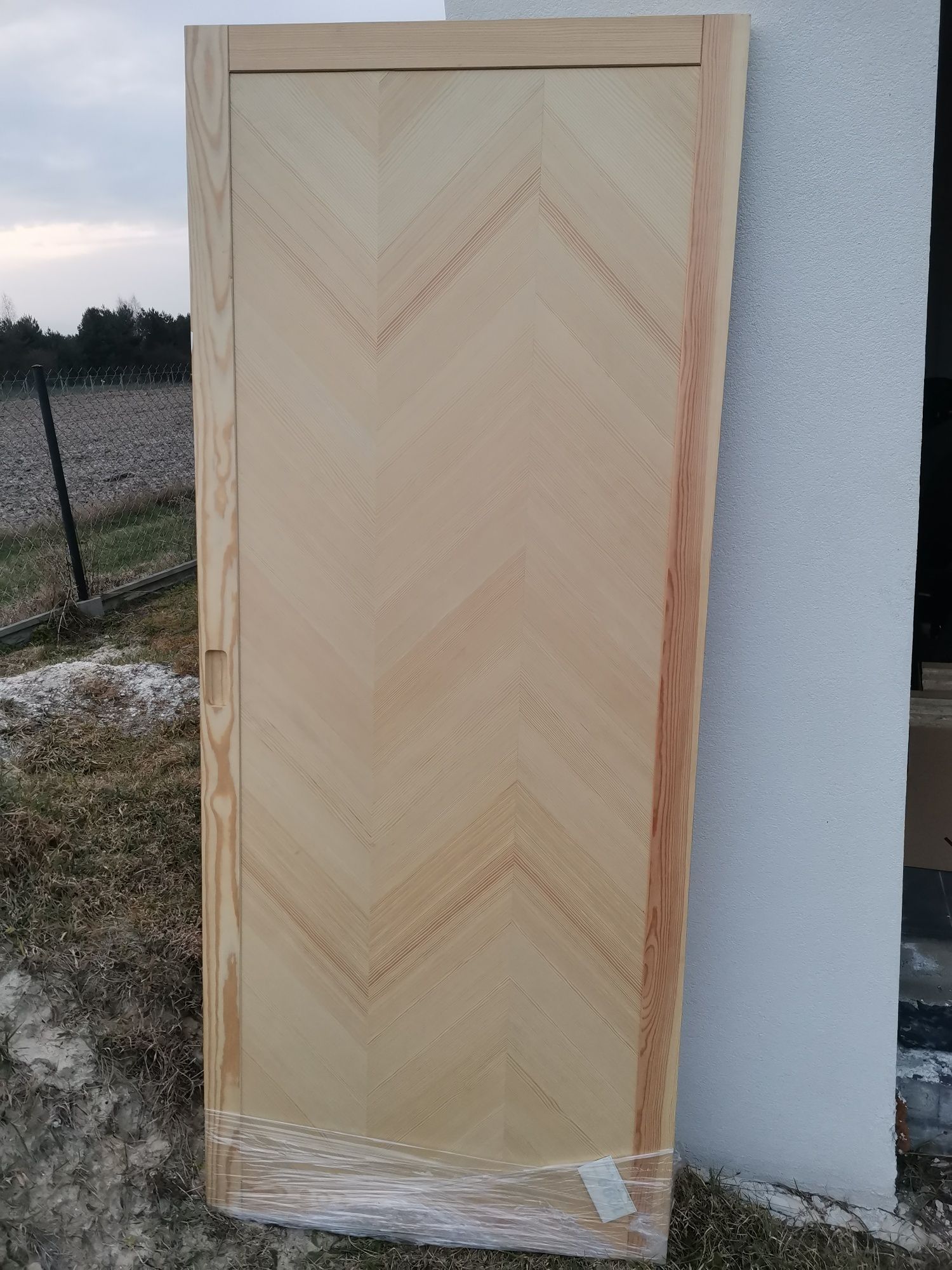 Drzwi przesuwne drewniane pełne 80 surowe jodełka