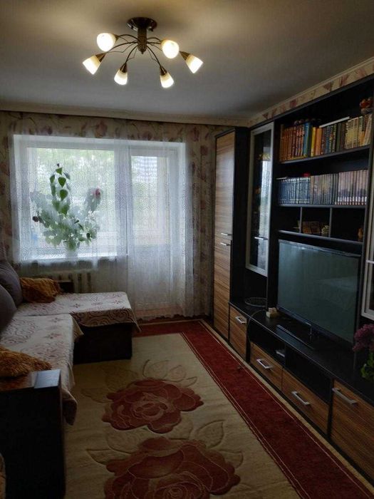 Продам 2-х ком. квартиру на Черемушках. Люстдорфская дорога.(703-239)