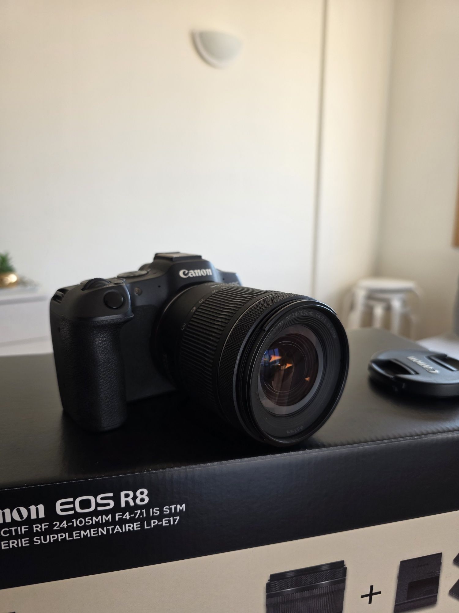 Canon R8 com a objetiva Canon RF 24-105