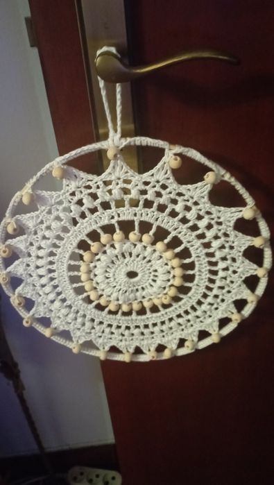 Mandalas e árvores da vida ,feitoas á mão em linha de crochê