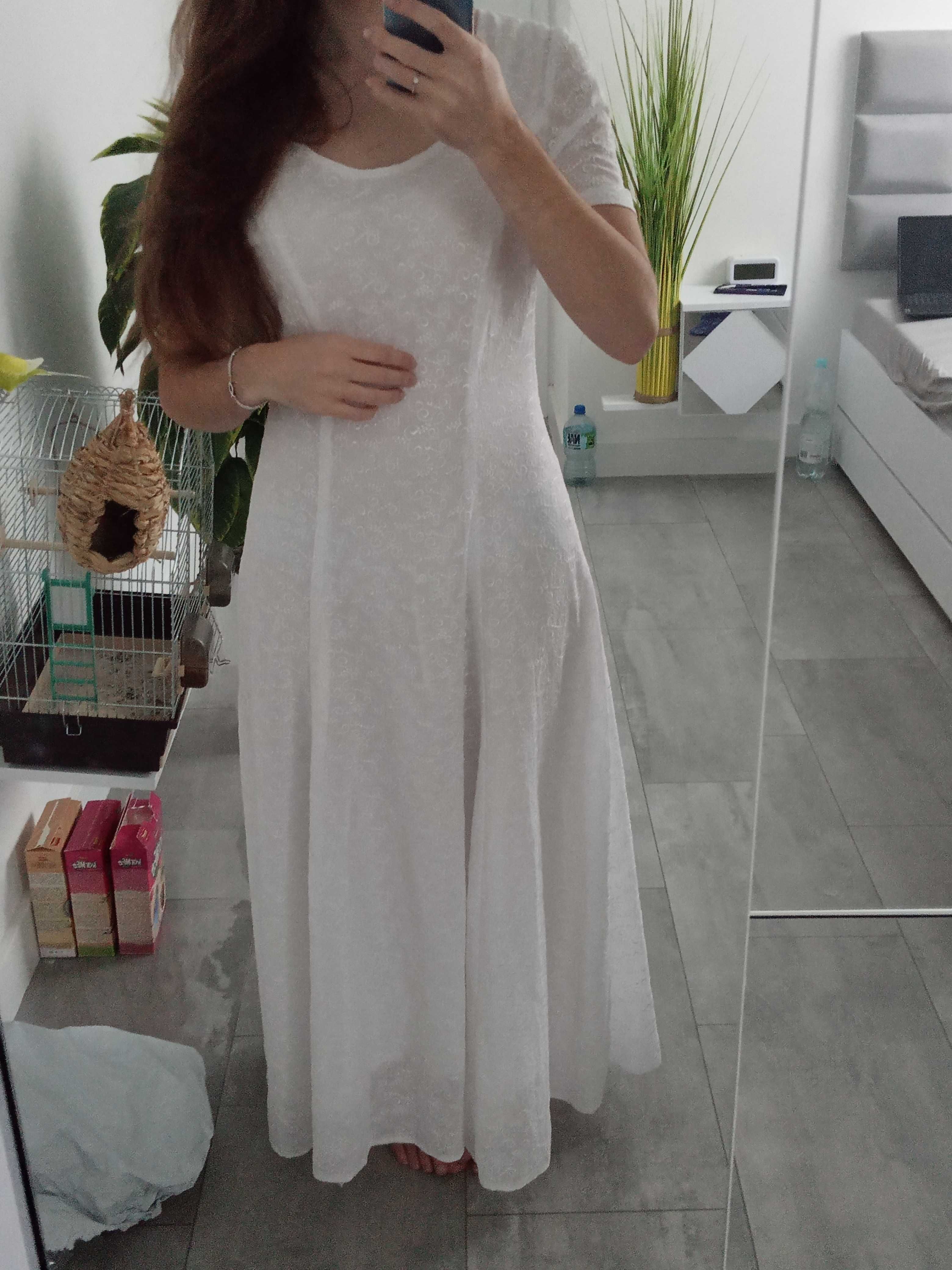 Długa biała sukienka