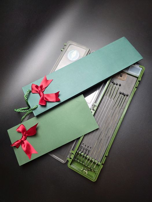 Na prezent Zestaw 8 sztuk przyponów karpiowych w piórniku