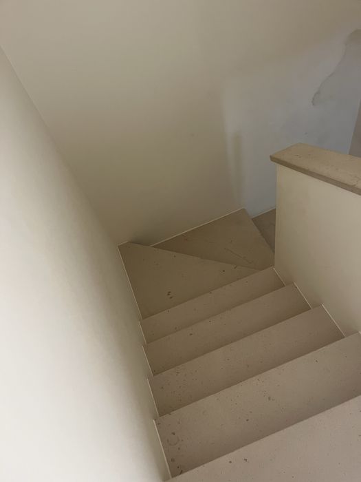 Arrenda-se moradia T4