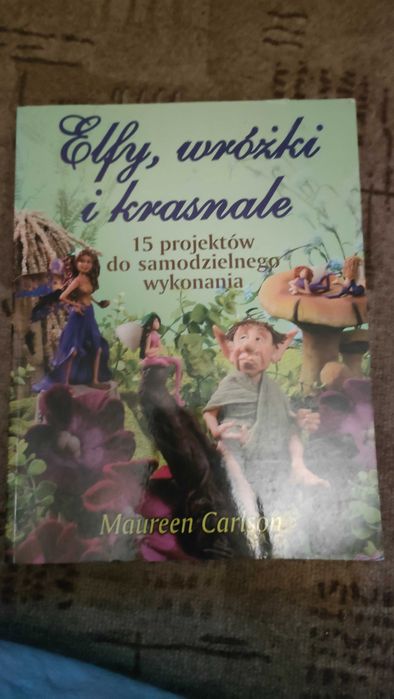Elfy wróżki i krasnale.