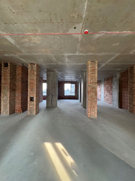 Продаж фасадного приміщення в новобудові