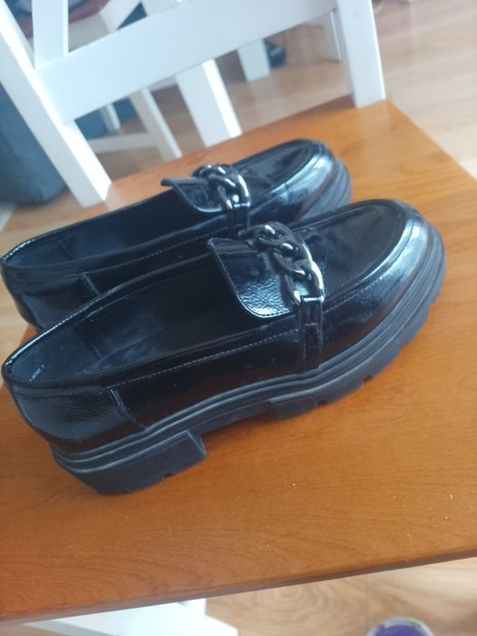 Półbuciki lakierowane 35