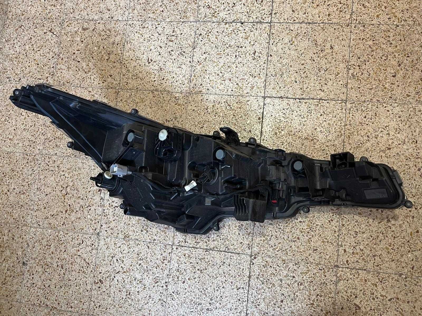 Ótica esquerda para Toyota Corolla 2019+