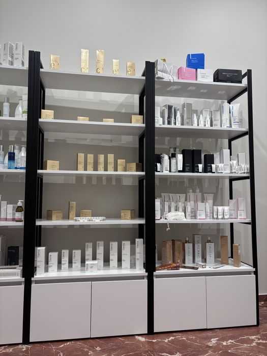 Меблі для салону / меблі для магазину косметики