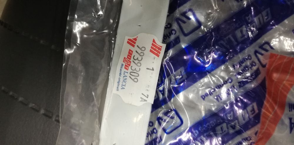 Fiat 126p obudowa plastikowa alternatora nowa oryginalna.