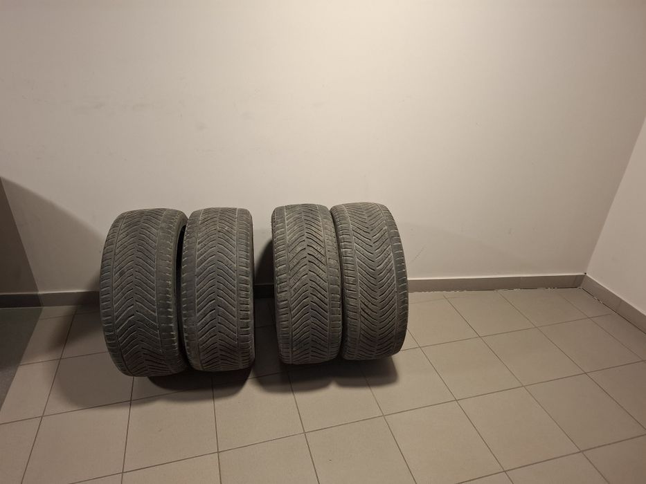 Sprzedam opony wielosezonowe 18