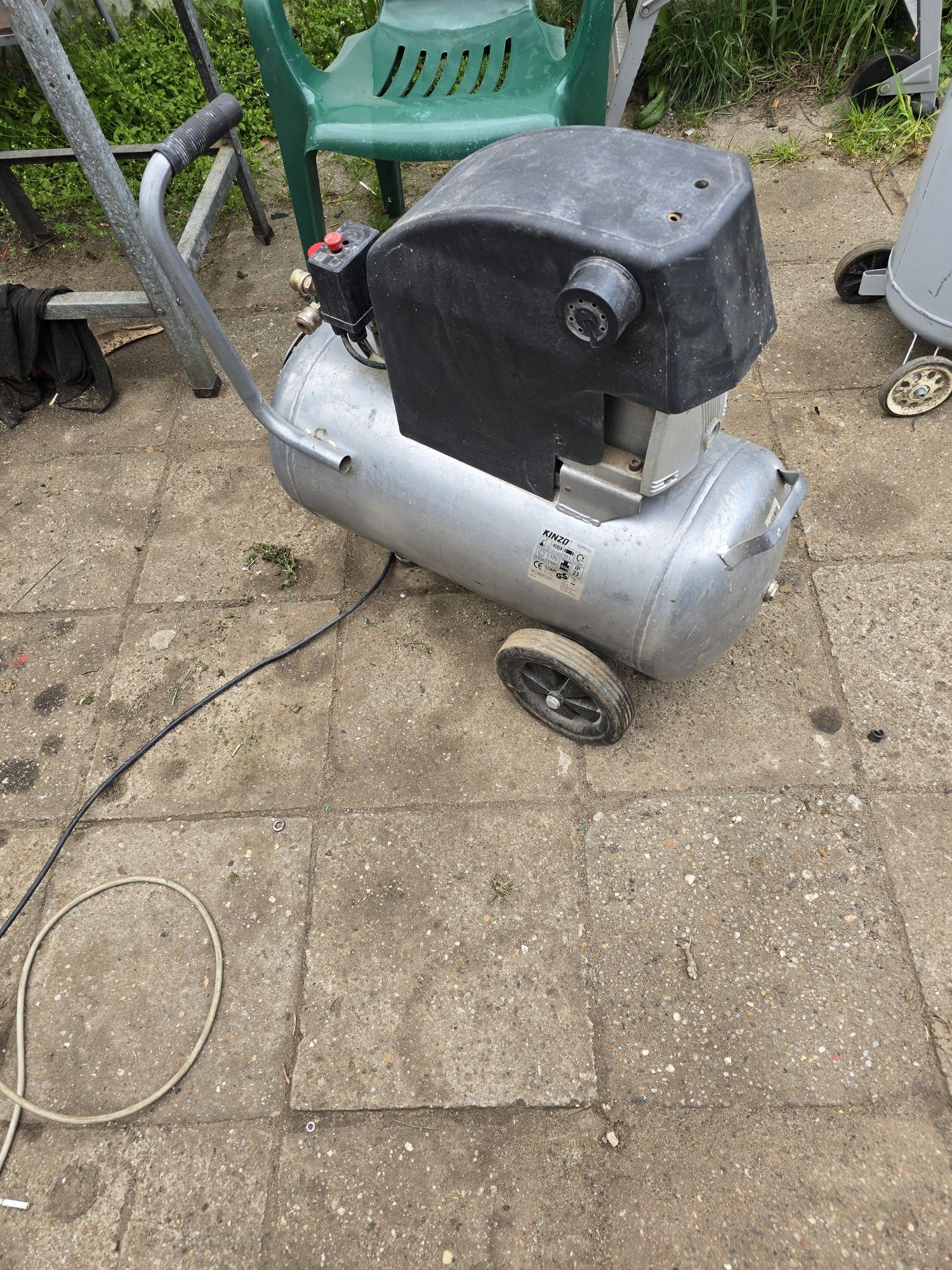 Kompresorna 220v  poj 25 l  200zl