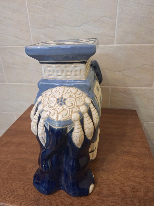 Słoń ceramiczny stojak