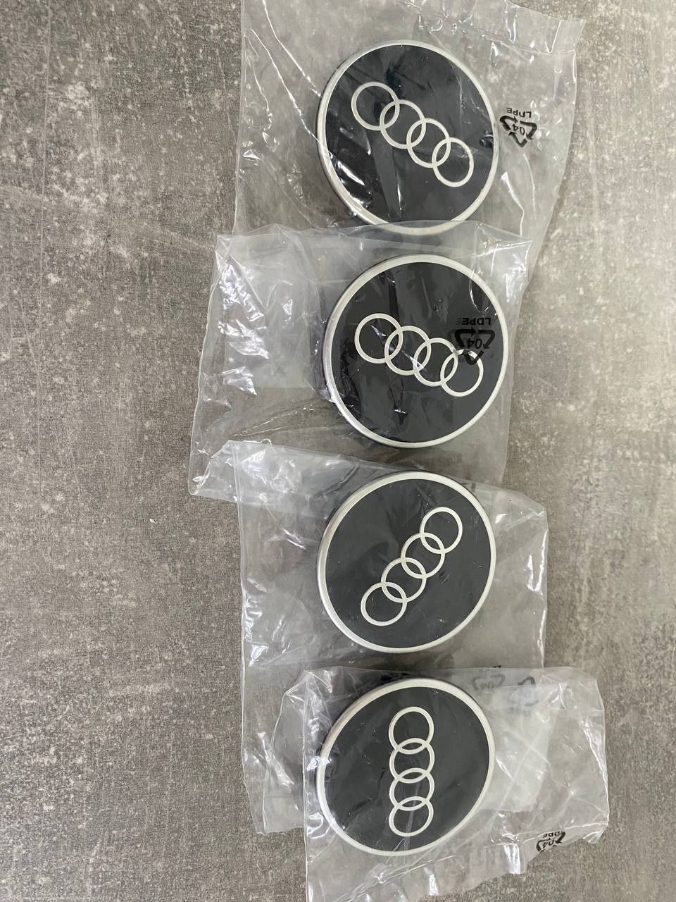 Оригінальні ковпачки заглушки на диски Audi
