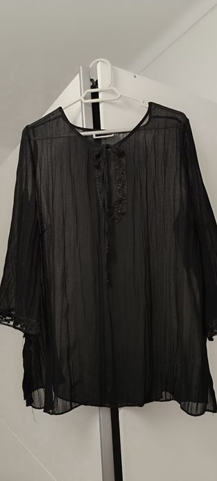 Túnica preta com lantejoulas