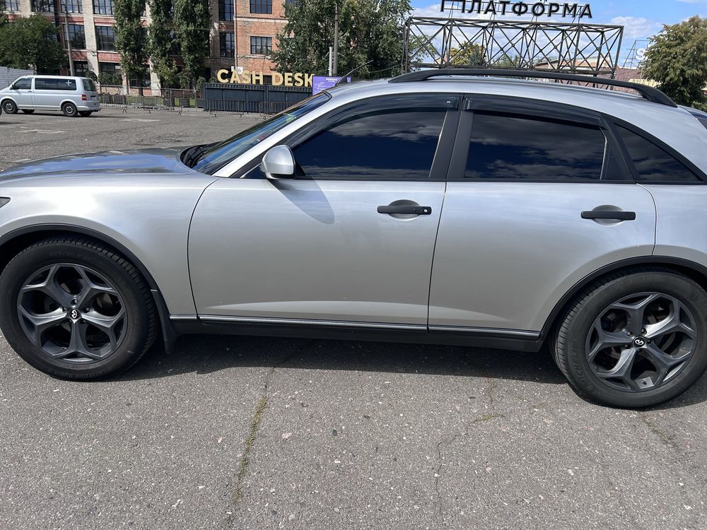 Infiniti FX45 V8