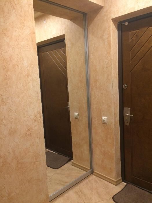 Дзеркальні двері купе на замовлення. Безкоштовна доставка по Києву.