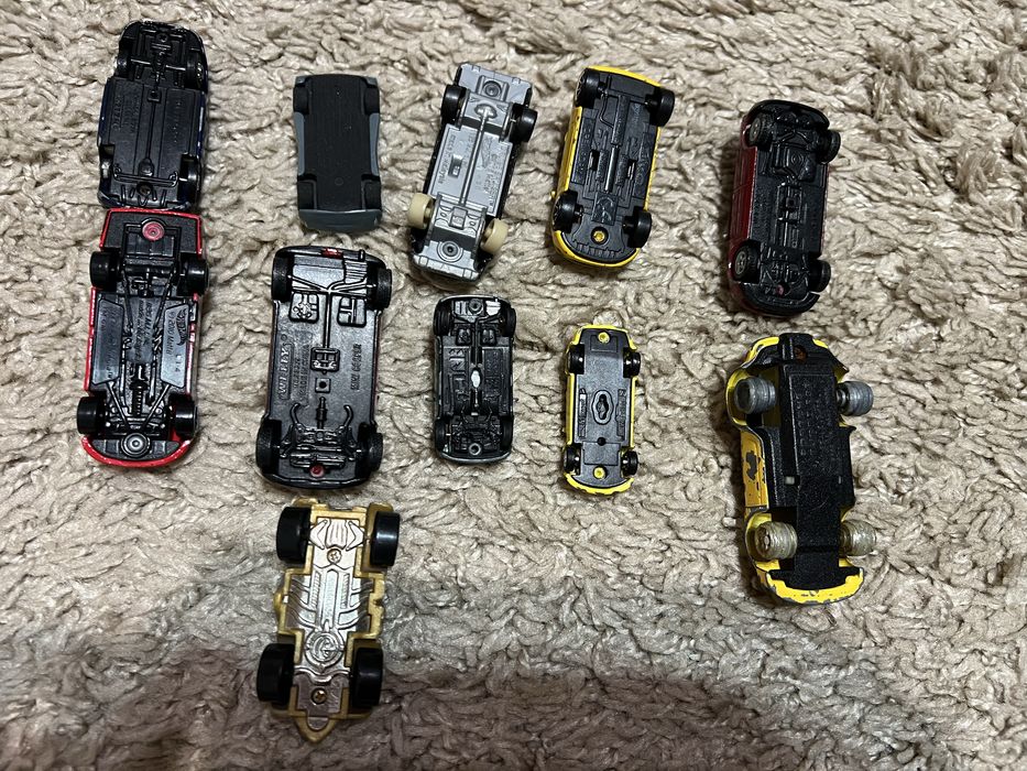 Машинки моделі різні