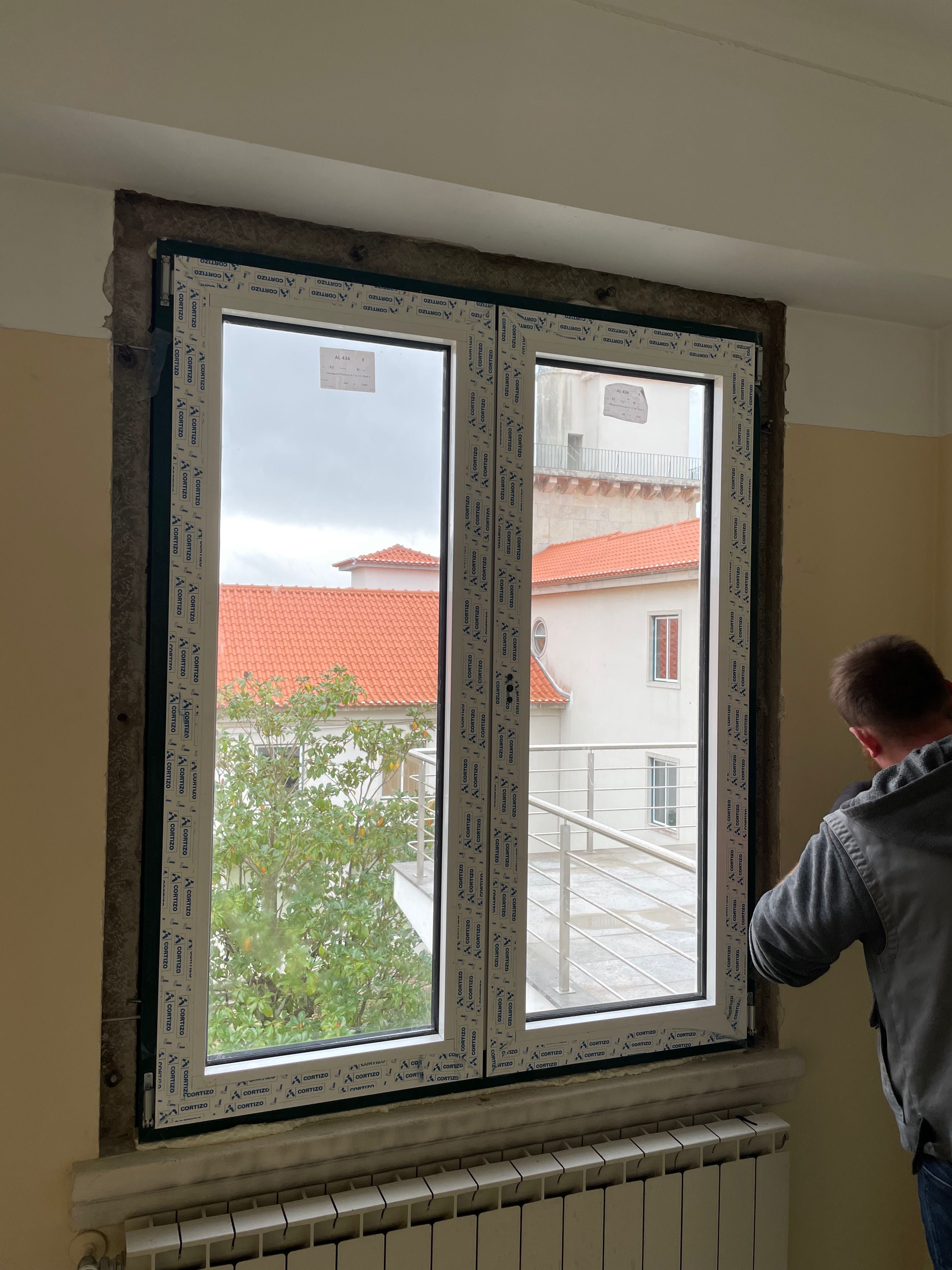 Janelas e portas em PVC e alumínio