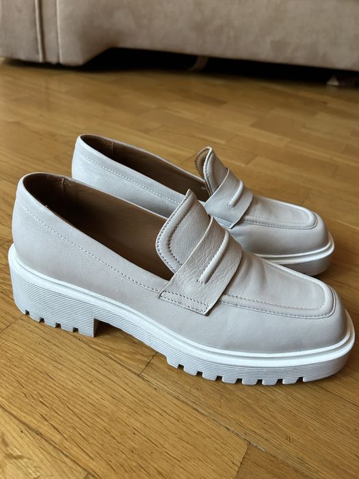 Шкіряні жіночі лофери