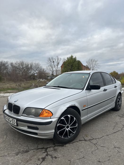 Автомобіль BMW 3