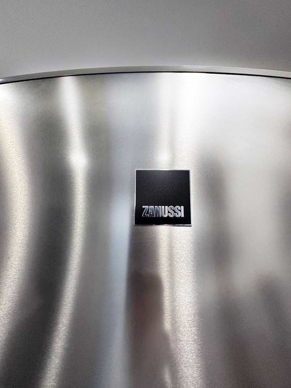Продам двухкамерный холодильник ZANUSSI ZRB 38215 XA