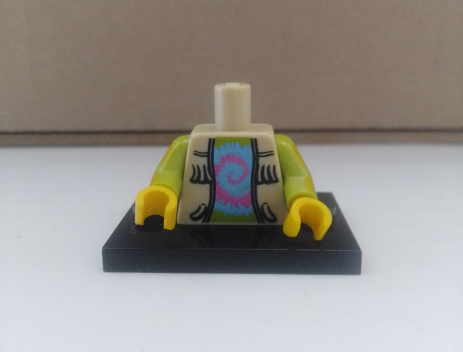 Lego bonecos, torsos e cabeças.20€ tudo.